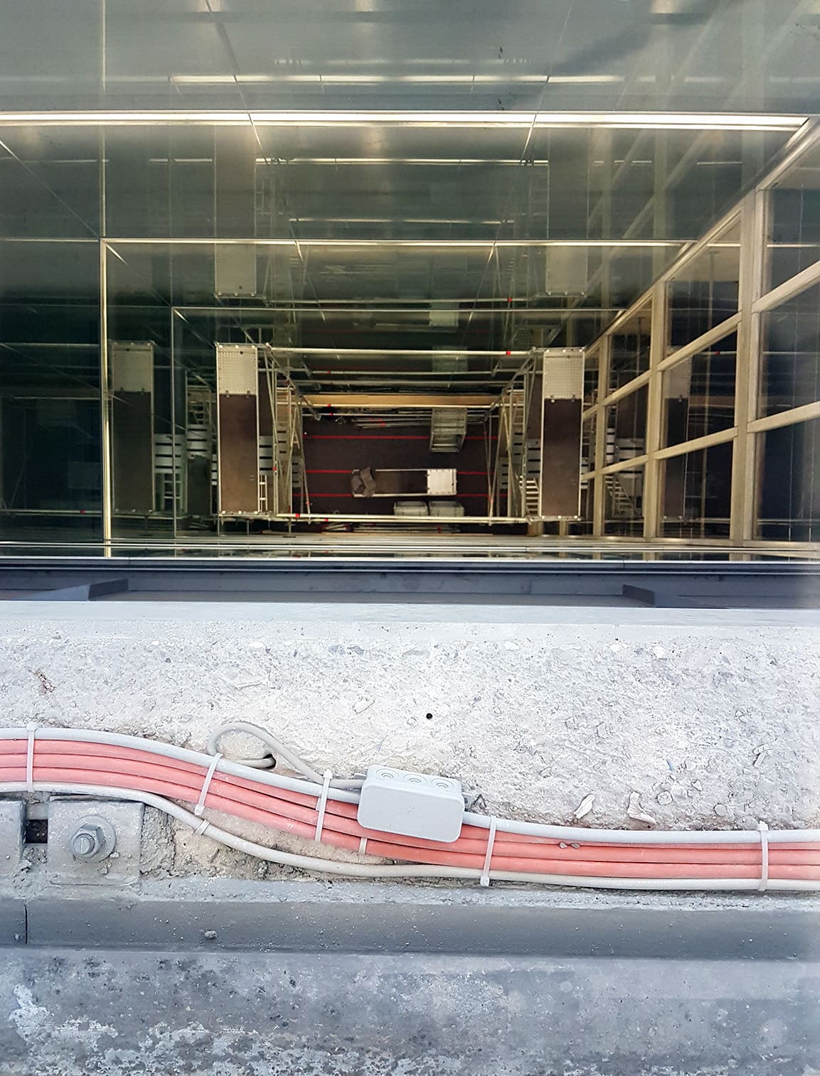 Blick in den geöffneten Lichthof während der Arbeiten – Instandsetzung der Glasdächer am Technischen Rathaus München